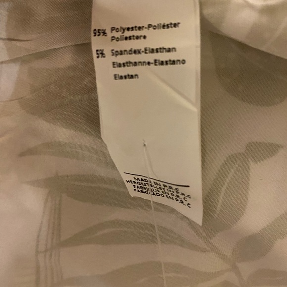 NWT Cupshe Tropical Leaf Print Bell Sleeve Romper - Picture 14 of 15